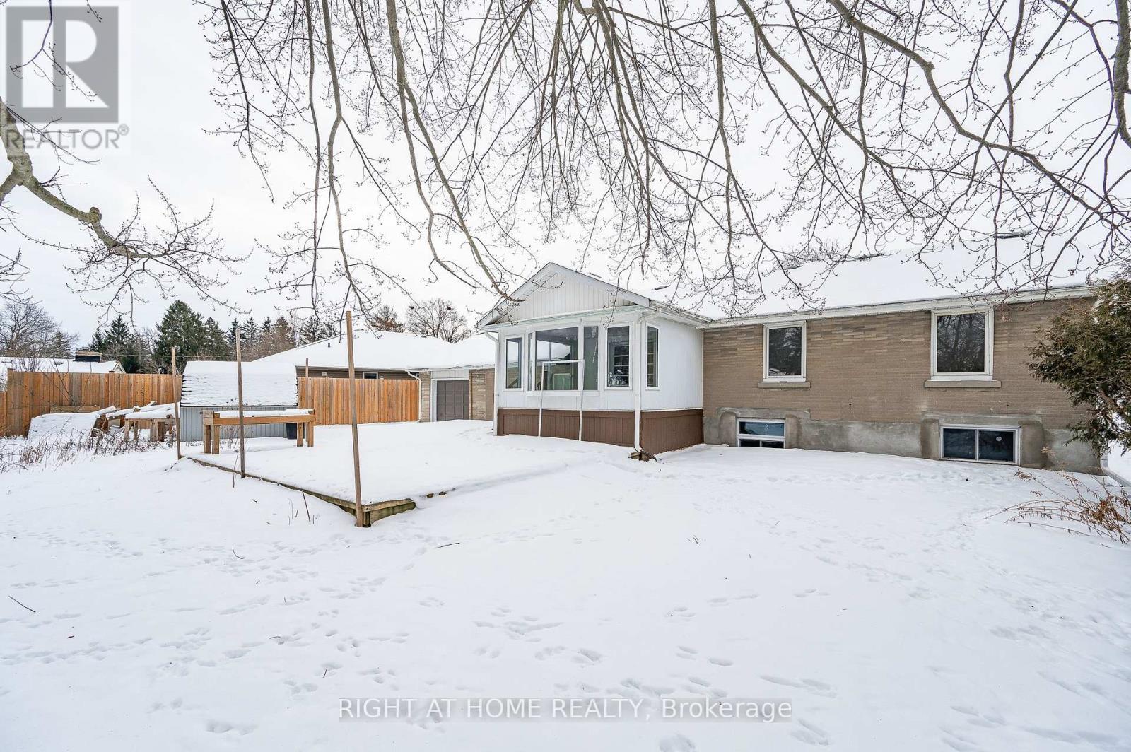 18 Ridgewood Avenue, Kitchener, ON - Outdoor