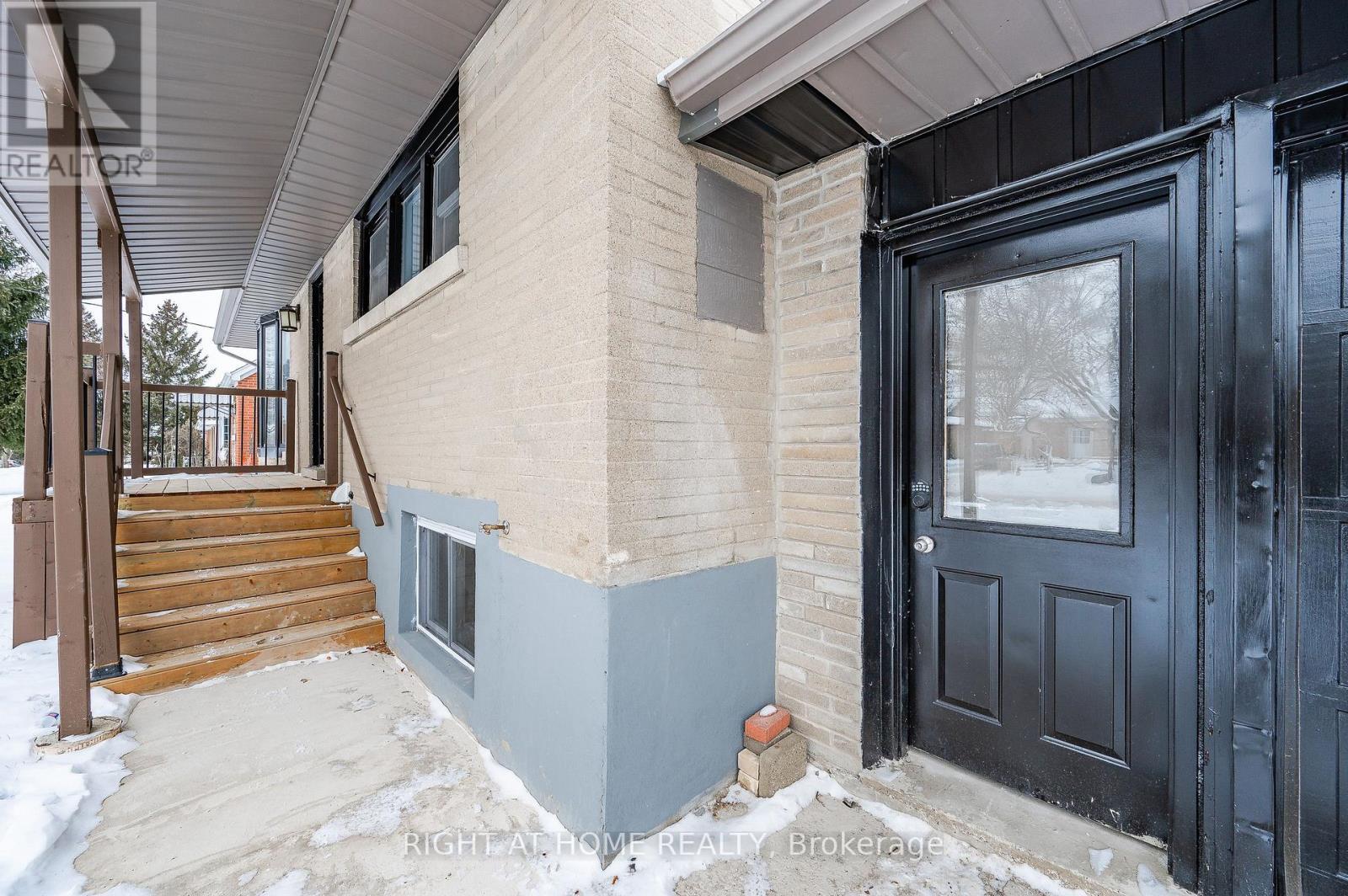 18 Ridgewood Avenue, Kitchener, ON - Outdoor With Exterior