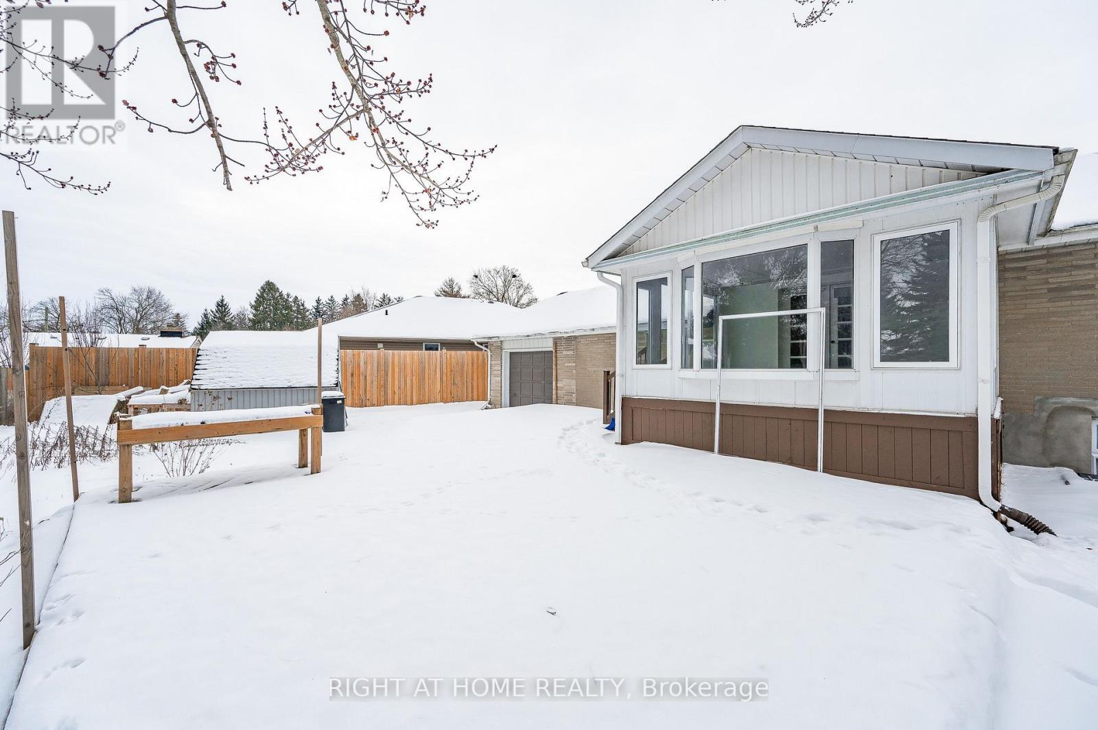 18 Ridgewood Avenue, Kitchener, ON - Outdoor