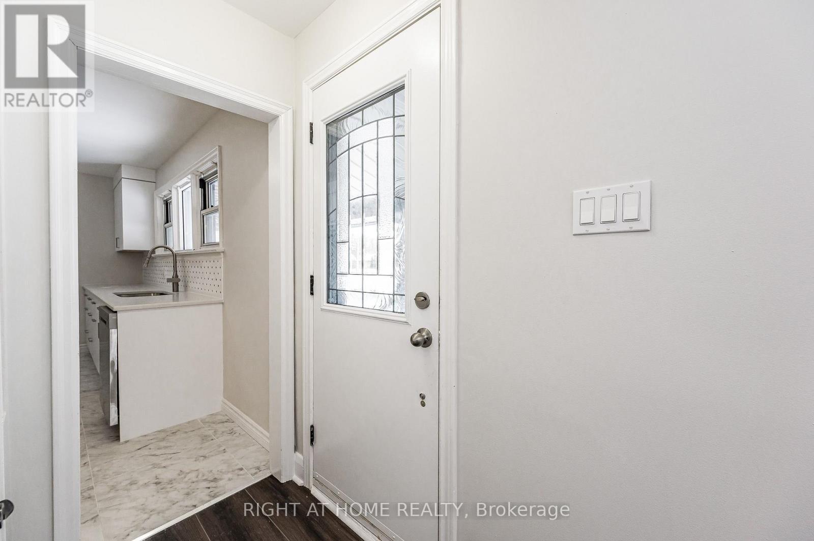 18 Ridgewood Avenue, Kitchener, ON - Indoor Photo Showing Other Room