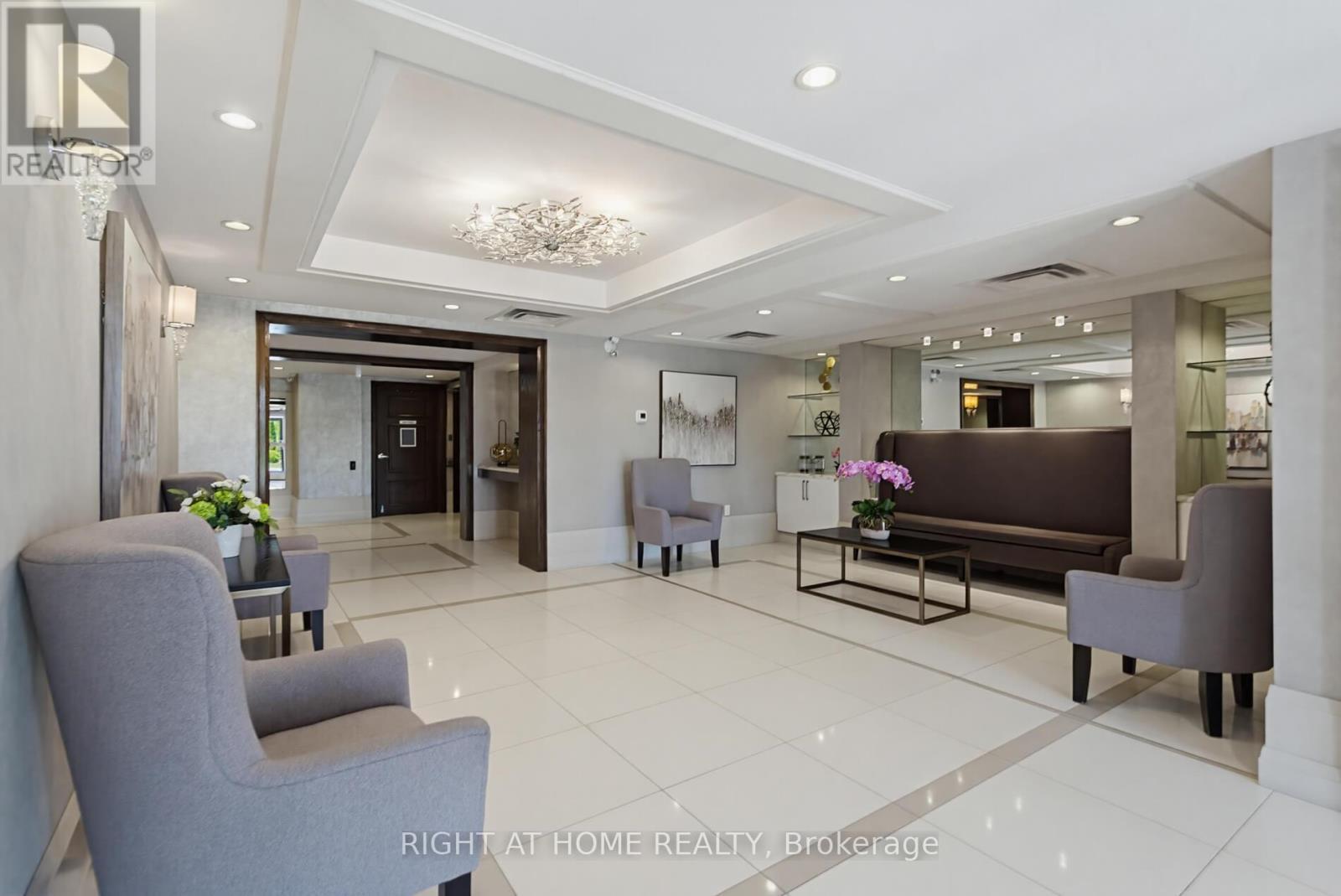 318 - 40 Via Rosedale, Brampton, ON - Indoor Photo Showing Other Room