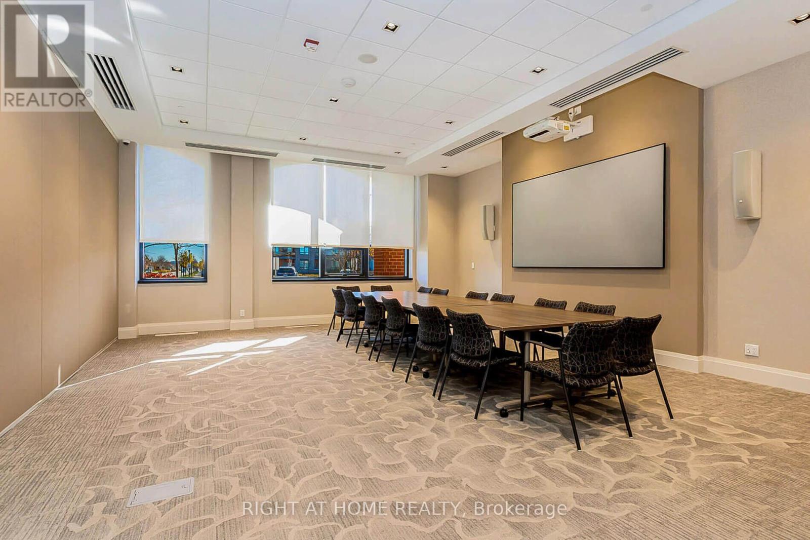 318 - 40 Via Rosedale, Brampton, ON - Indoor Photo Showing Other Room