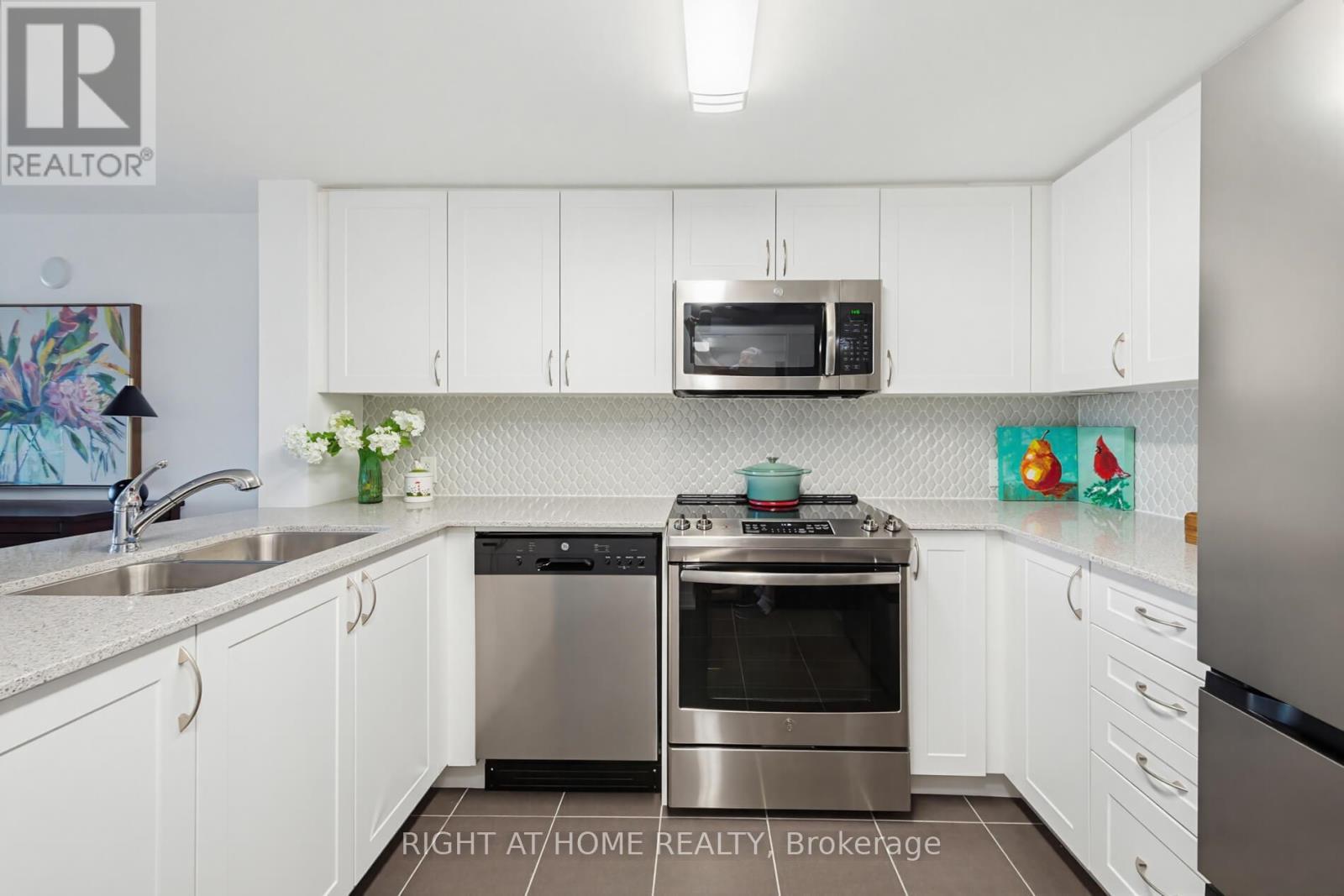 318 - 40 Via Rosedale, Brampton, ON - Indoor Photo Showing Kitchen With Stainless Steel Kitchen With Double Sink