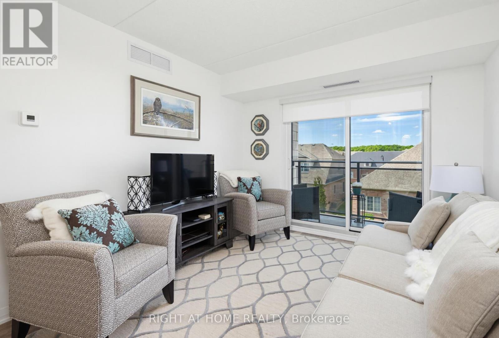 318 - 40 Via Rosedale, Brampton, ON - Indoor Photo Showing Living Room