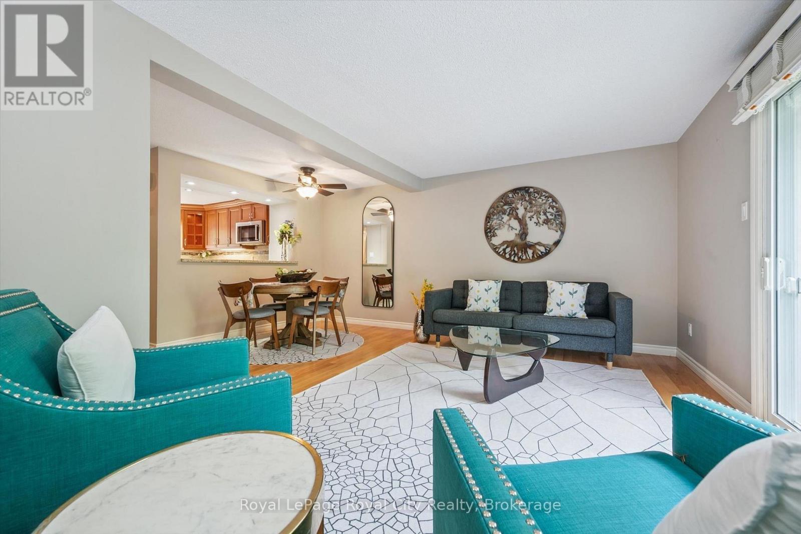 30 - 383 Edinburgh Road S, Guelph (Dovercliffe Park/Old University), ON - Indoor Photo Showing Living Room