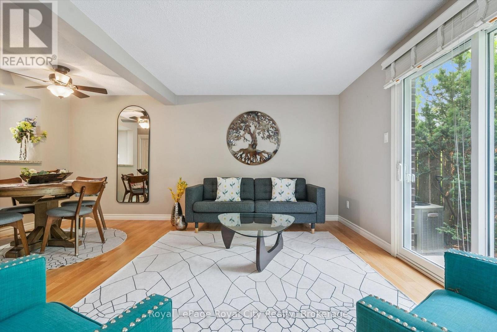 30 - 383 Edinburgh Road S, Guelph (Dovercliffe Park/Old University), ON - Indoor Photo Showing Living Room