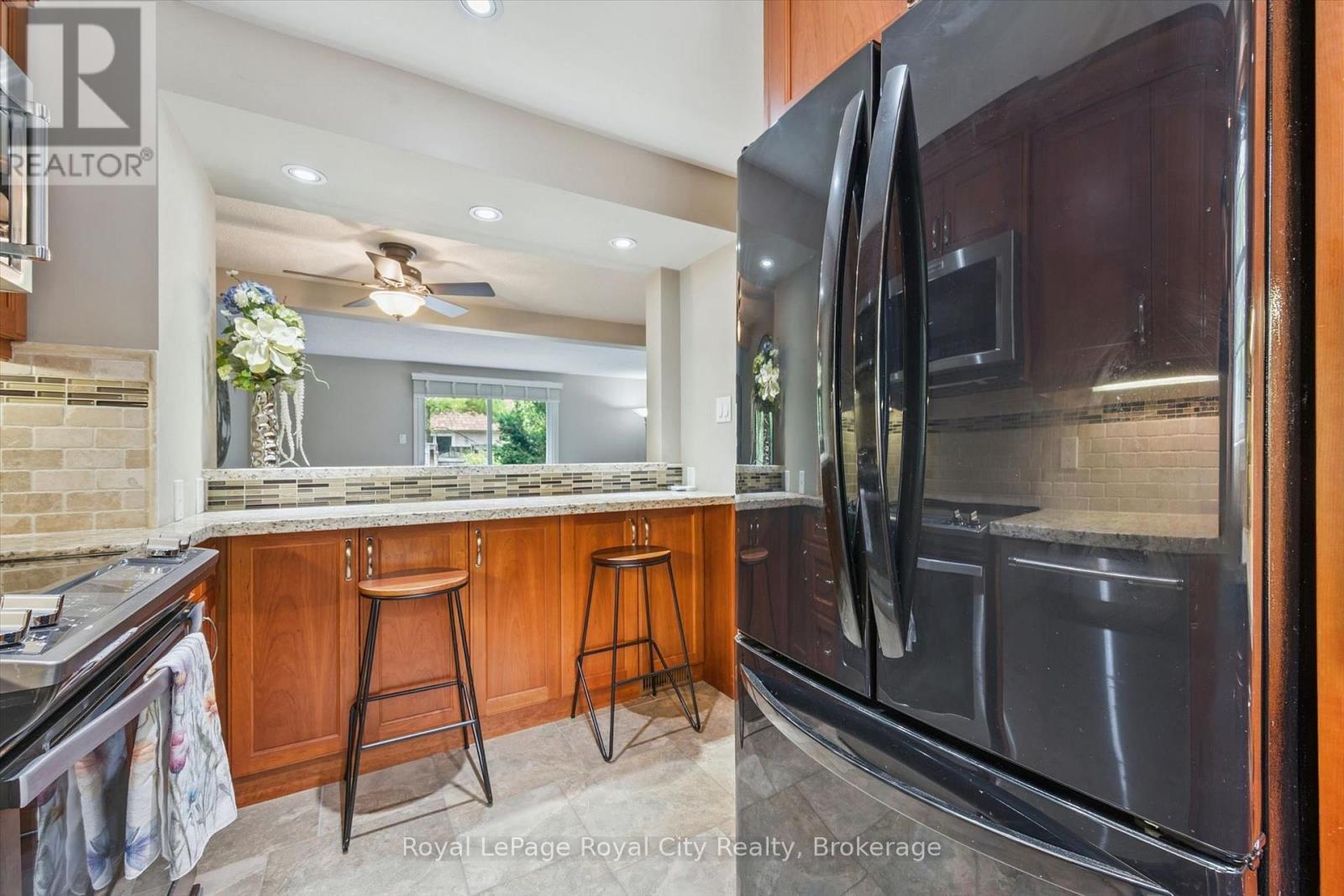 30 - 383 Edinburgh Road S, Guelph (Dovercliffe Park/Old University), ON - Indoor Photo Showing Kitchen With Stainless Steel Kitchen With Double Sink