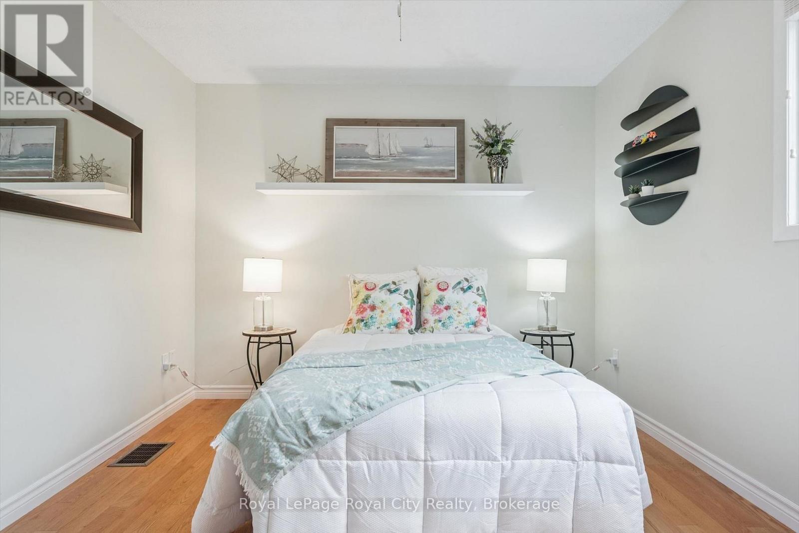 30 - 383 Edinburgh Road S, Guelph (Dovercliffe Park/Old University), ON - Indoor Photo Showing Bedroom