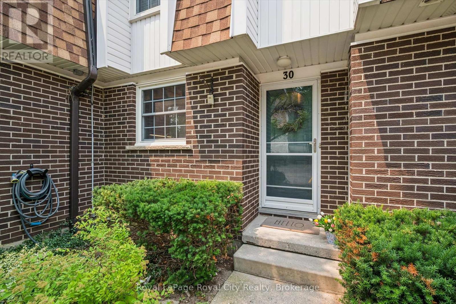 30 - 383 Edinburgh Road S, Guelph (Dovercliffe Park/Old University), ON - Outdoor