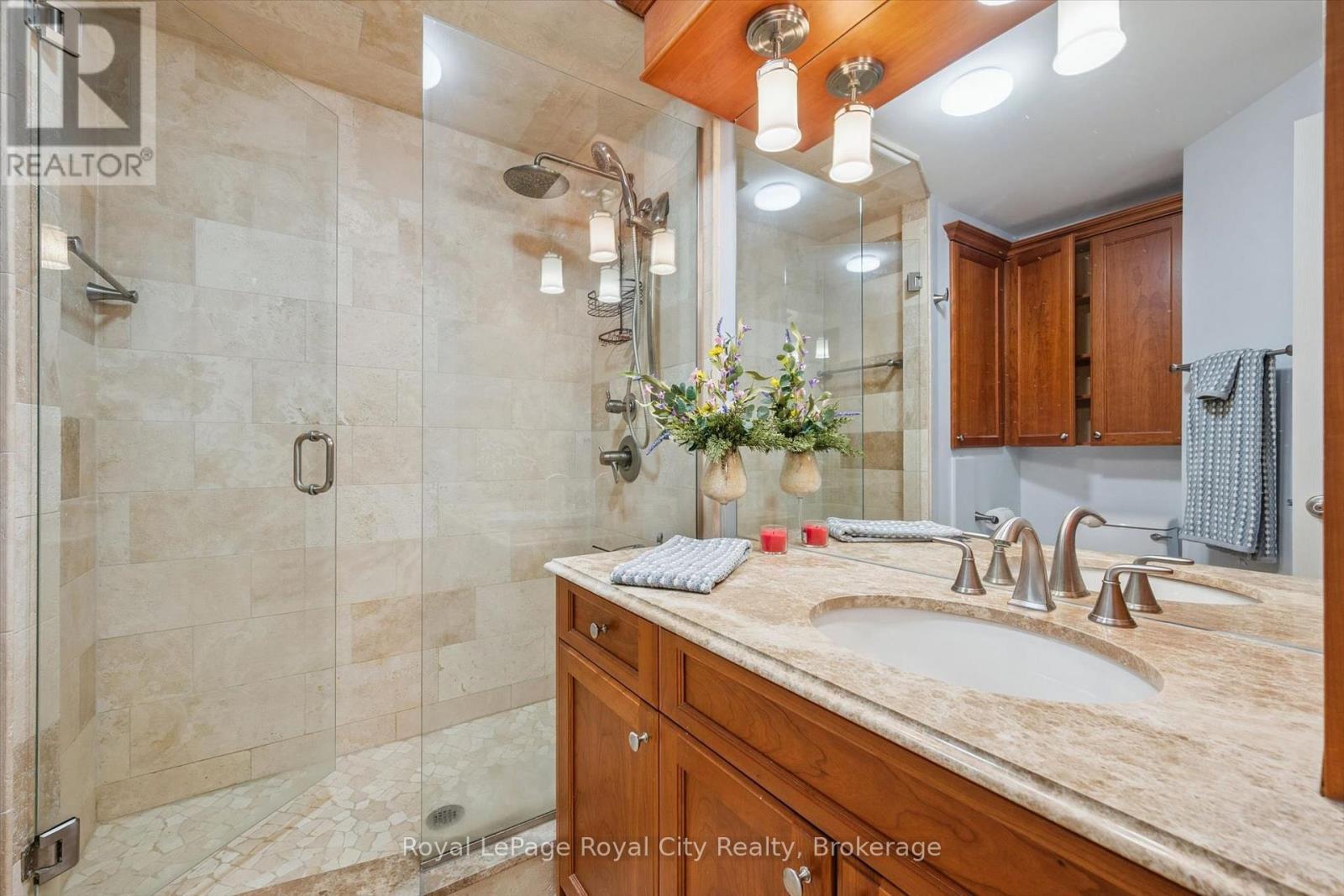 30 - 383 Edinburgh Road S, Guelph (Dovercliffe Park/Old University), ON - Indoor Photo Showing Bathroom
