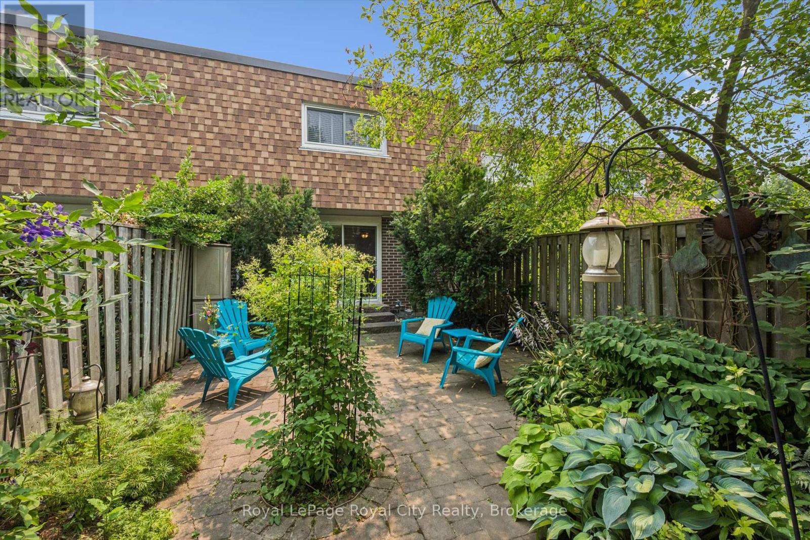 30 - 383 Edinburgh Road S, Guelph (Dovercliffe Park/Old University), ON - Outdoor