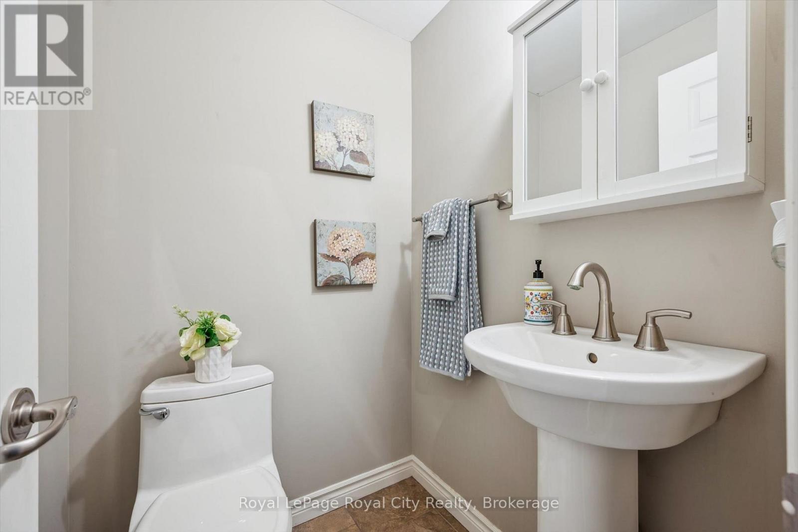 30 - 383 Edinburgh Road S, Guelph (Dovercliffe Park/Old University), ON - Indoor Photo Showing Bathroom