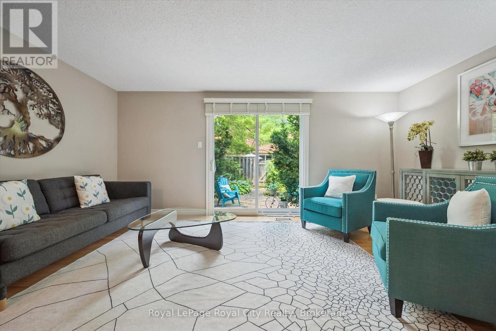 30 - 383 Edinburgh Road S, Guelph (Dovercliffe Park/Old University), ON - Indoor Photo Showing Living Room