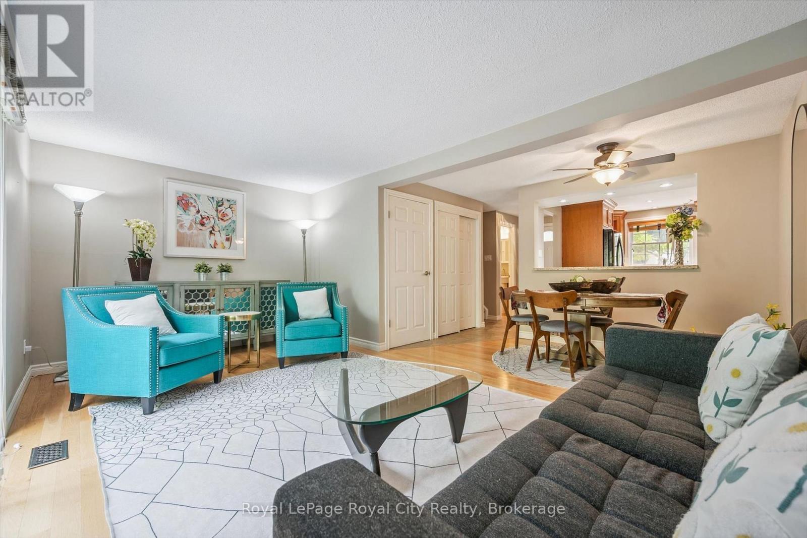 30 - 383 Edinburgh Road S, Guelph (Dovercliffe Park/Old University), ON - Indoor Photo Showing Living Room