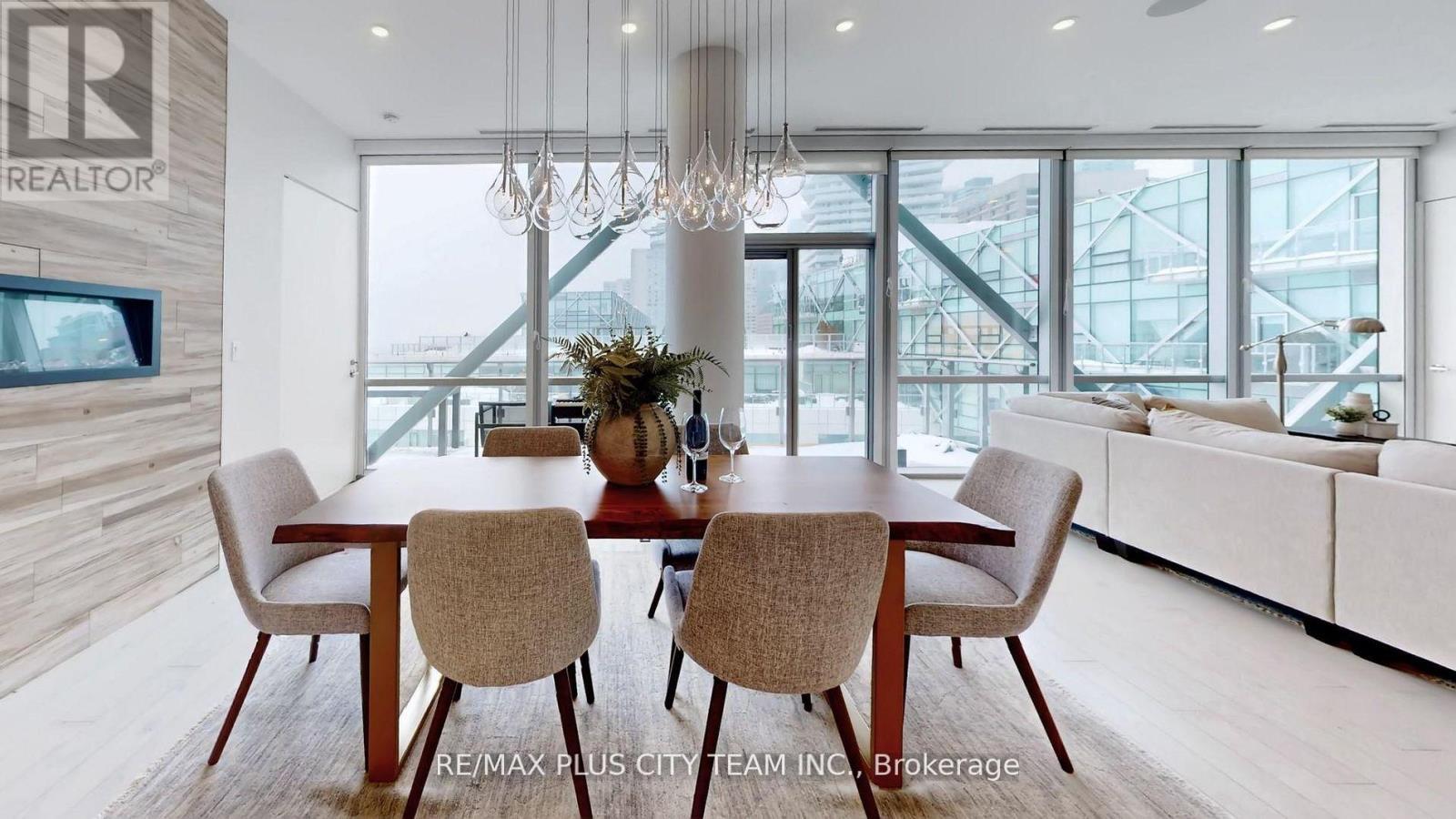 1305 - 39 Queens Quay E, Toronto, ON - Indoor Photo Showing Dining Room