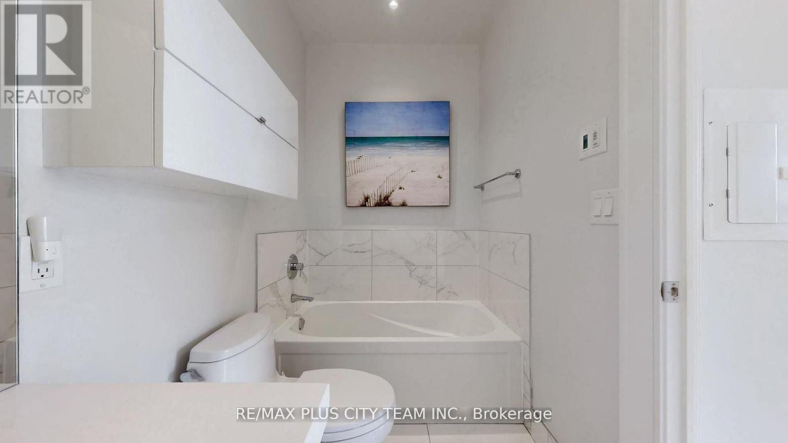 1305 - 39 Queens Quay E, Toronto, ON - Indoor Photo Showing Bathroom
