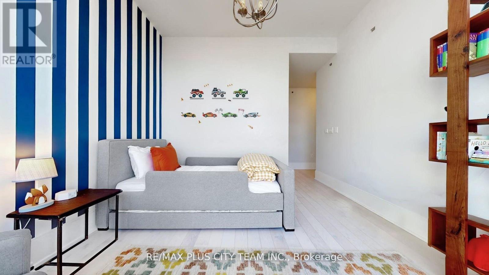 1305 - 39 Queens Quay E, Toronto, ON - Indoor