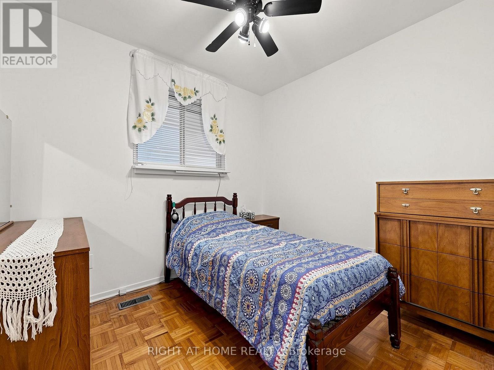 227 Apache Trail, Toronto, ON - Indoor Photo Showing Bedroom