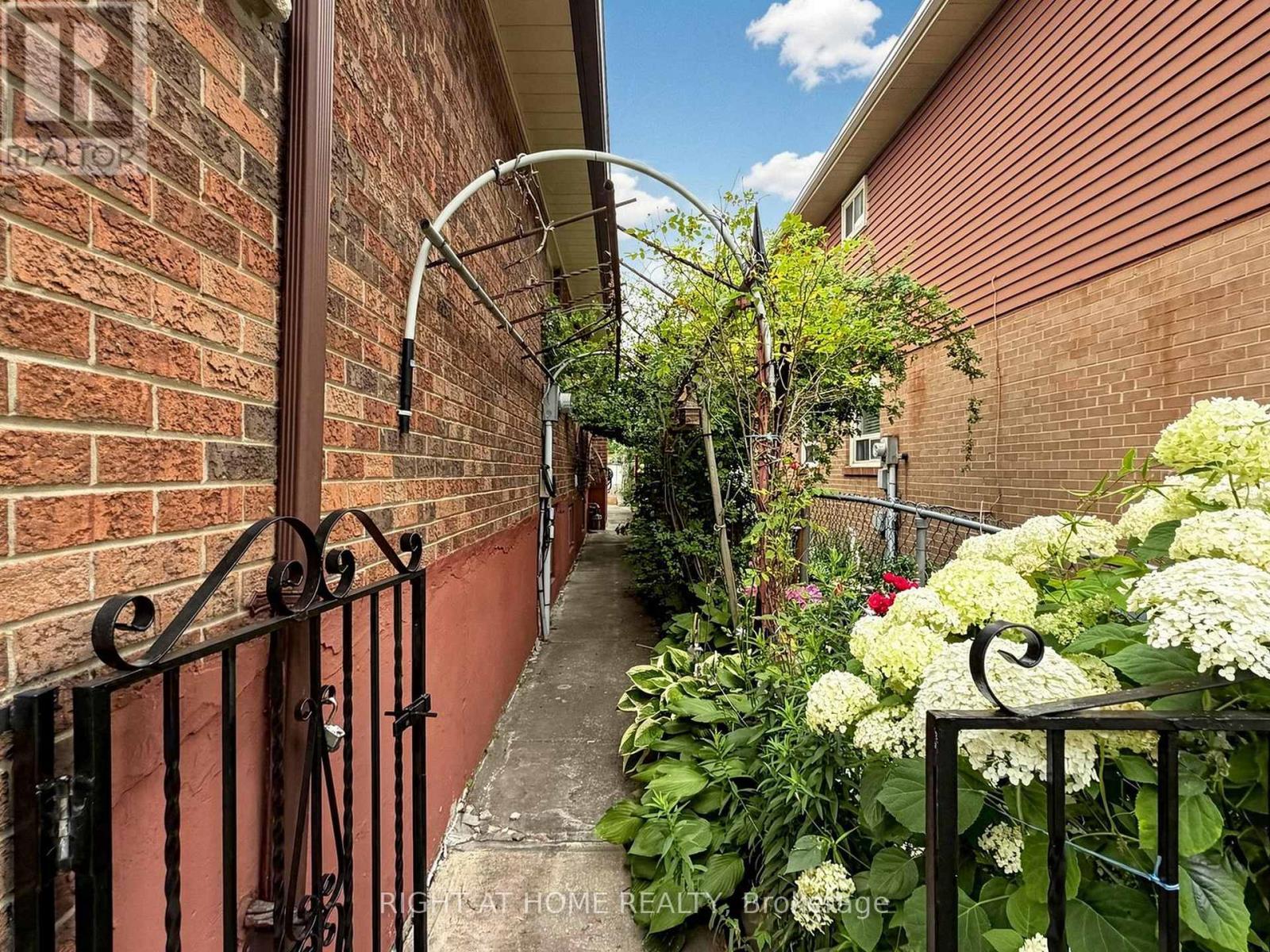 227 Apache Trail, Toronto, ON - Photo Showing Other Room