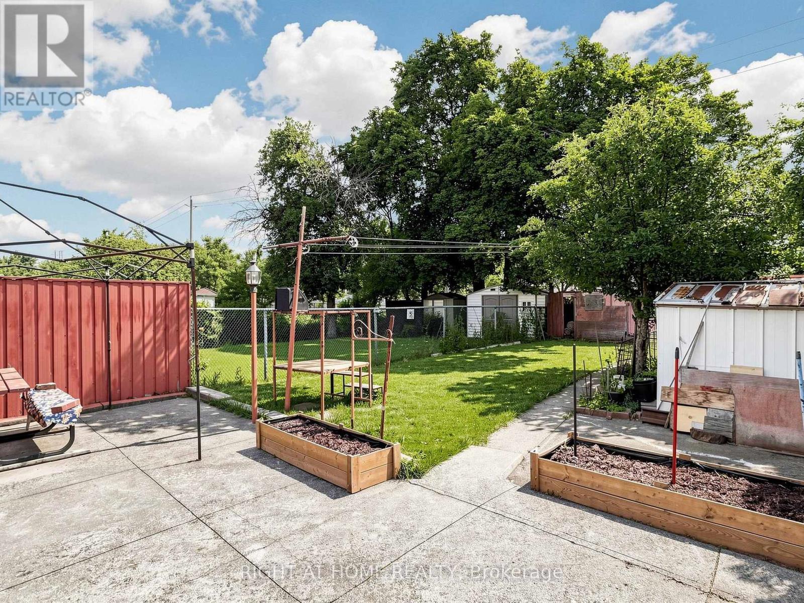 227 Apache Trail, Toronto, ON - Outdoor With Backyard