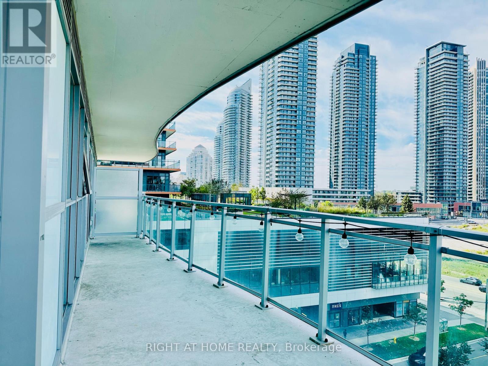 504 - 33 Shore Breeze Drive, Toronto, ON - Outdoor