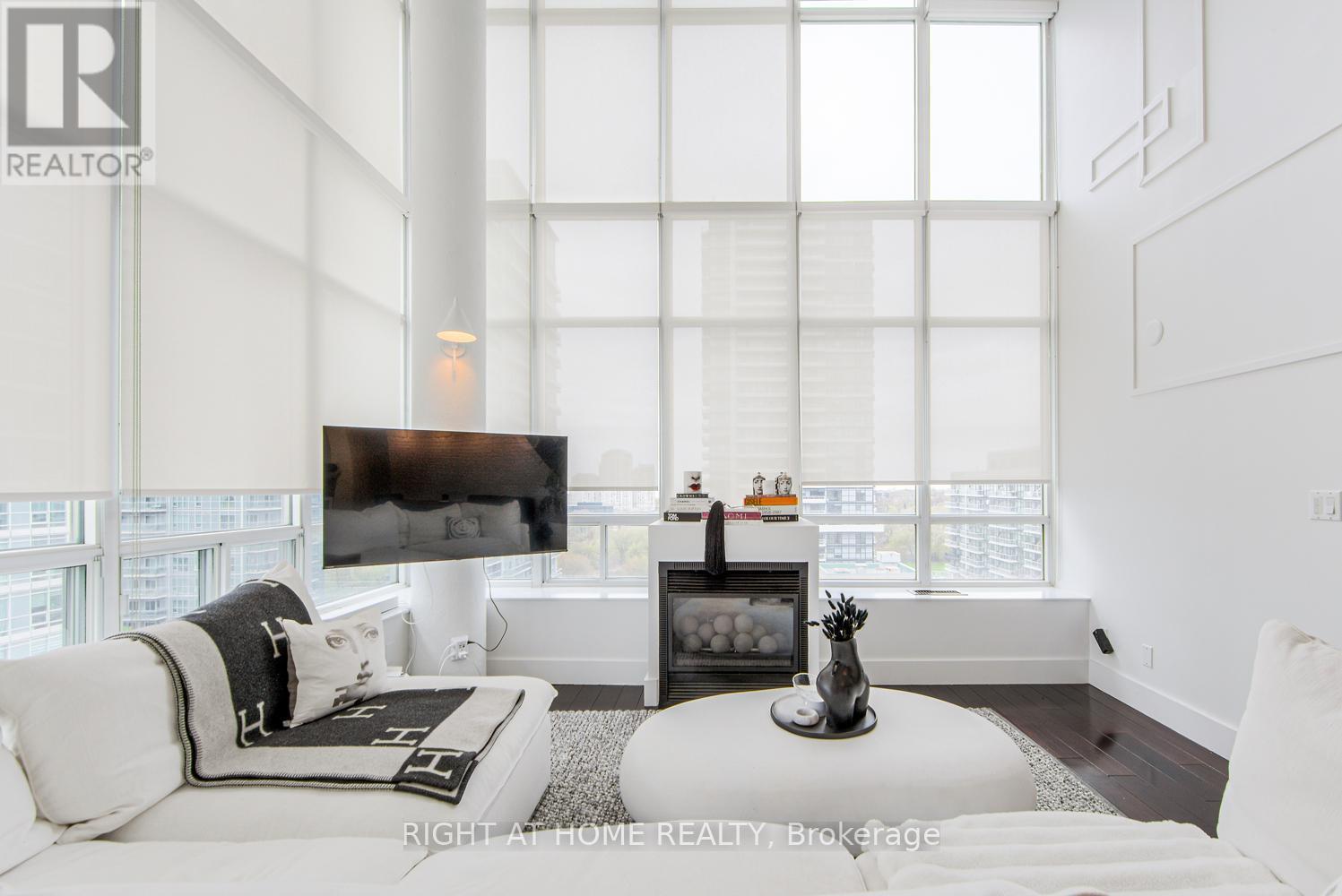 728 - 250 Manitoba Street Se, Toronto, ON - Indoor Photo Showing Living Room With Fireplace