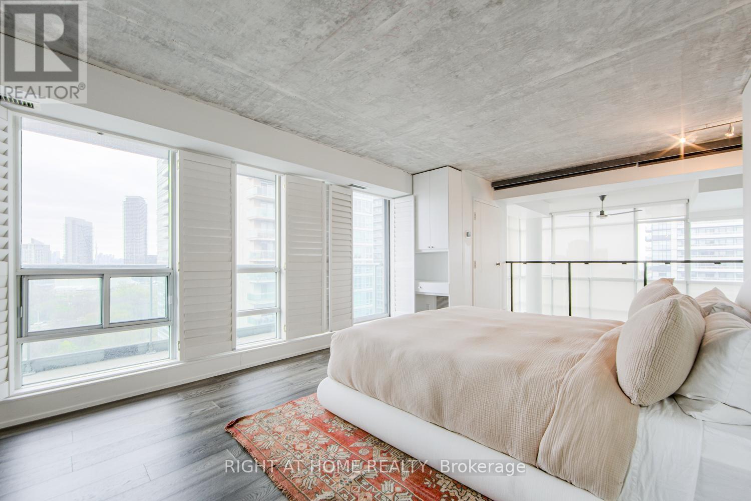 728 - 250 Manitoba Street Se, Toronto, ON - Indoor Photo Showing Bedroom
