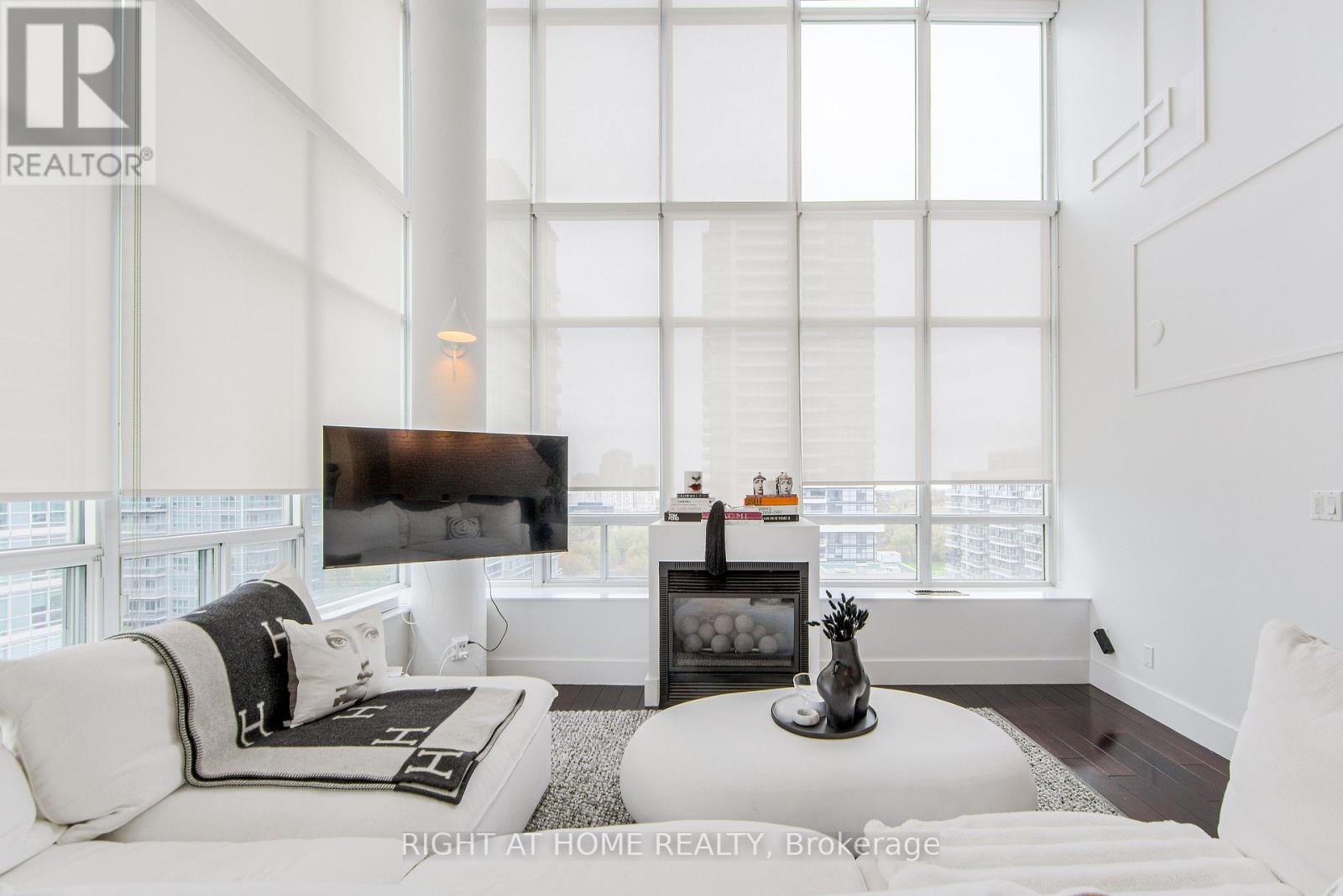 728 - 250 Manitoba Street Se, Toronto, ON - Indoor Photo Showing Living Room With Fireplace