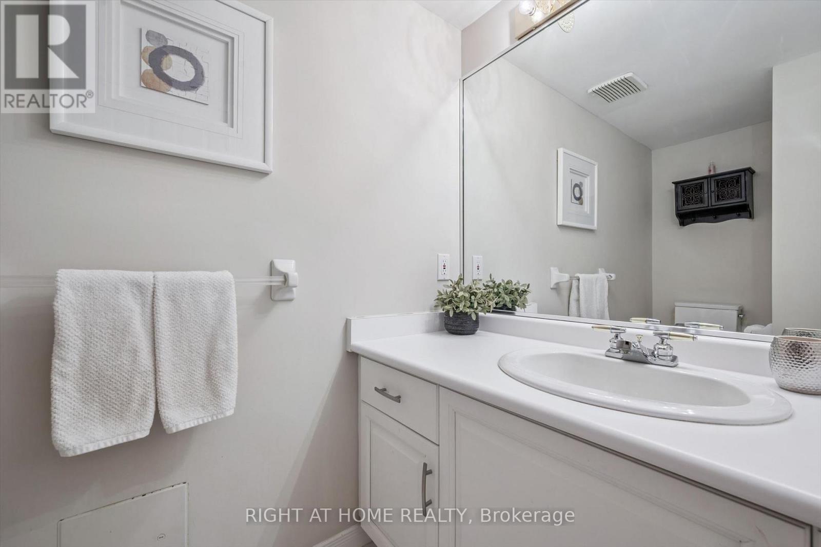 804 - 281 Bristol Street, Guelph, ON - Indoor Photo Showing Bathroom