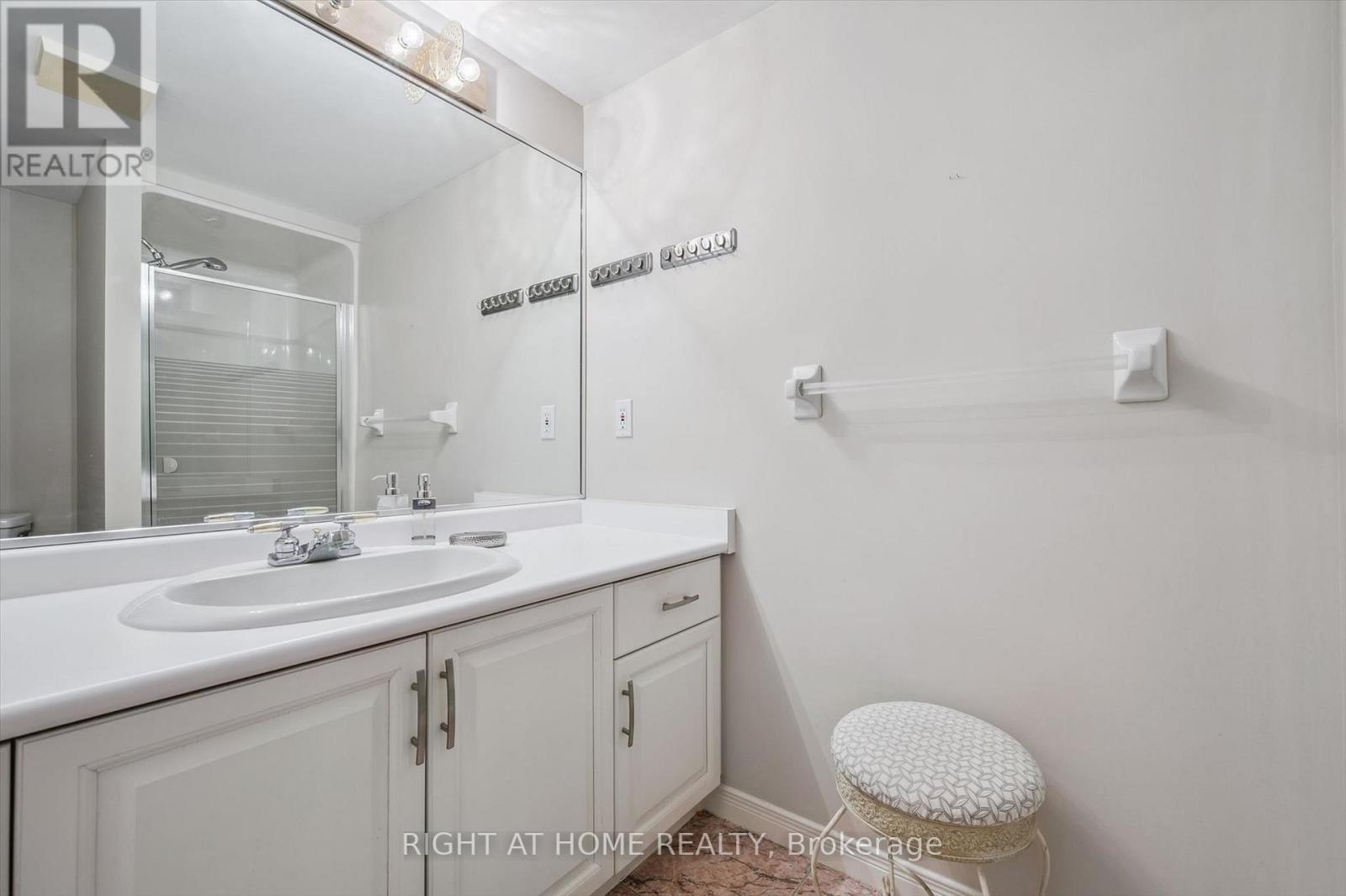 804 - 281 Bristol Street, Guelph, ON - Indoor Photo Showing Bathroom