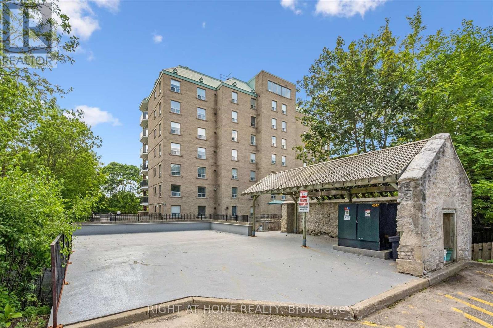 804 - 281 Bristol Street, Guelph, ON - Outdoor