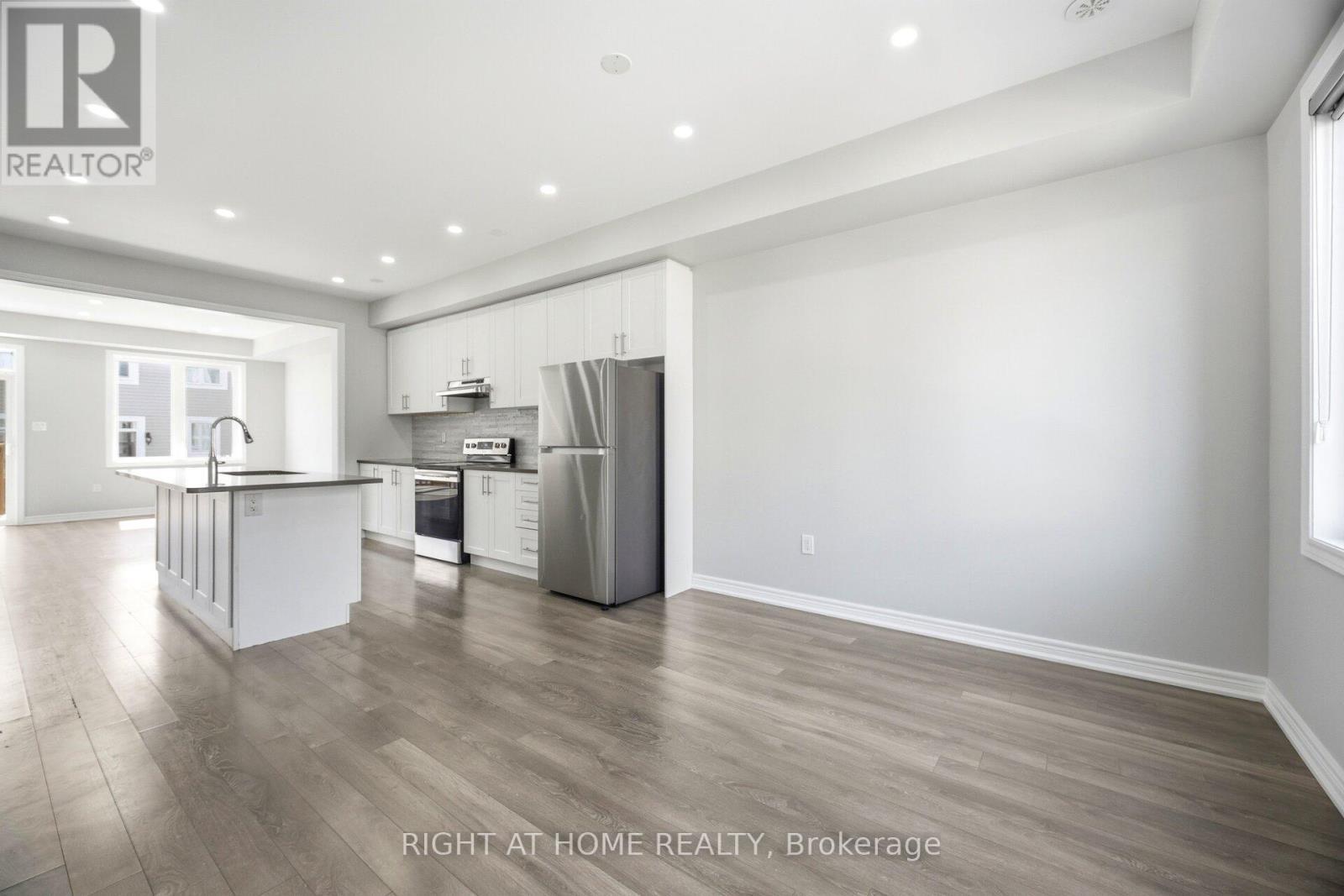8 Rapids Lane, Hamilton, ON - Indoor Photo Showing Kitchen With Upgraded Kitchen