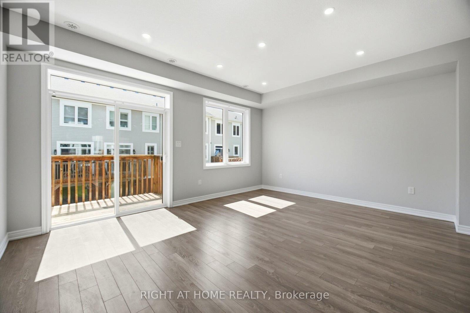 8 Rapids Lane, Hamilton, ON - Indoor Photo Showing Other Room