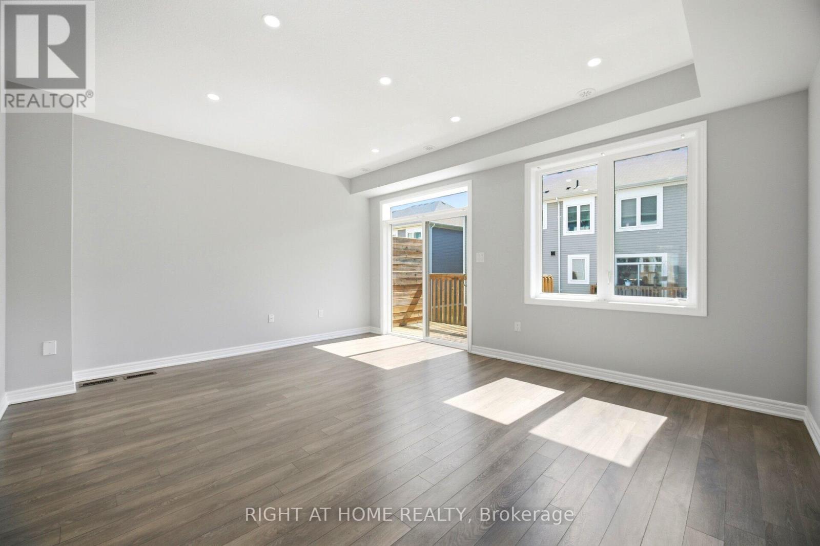8 Rapids Lane, Hamilton, ON - Indoor
