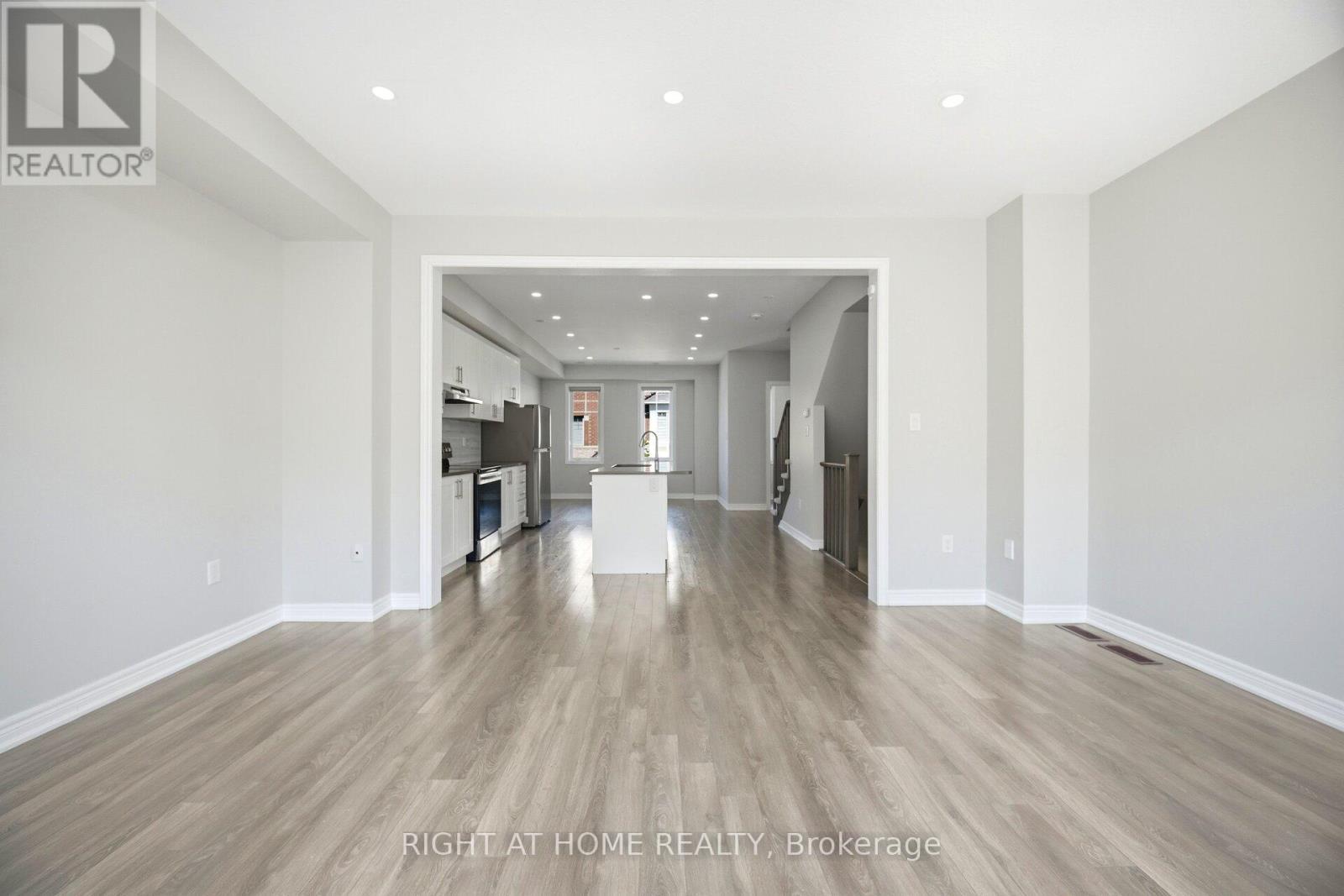 8 Rapids Lane, Hamilton, ON - Indoor Photo Showing Other Room