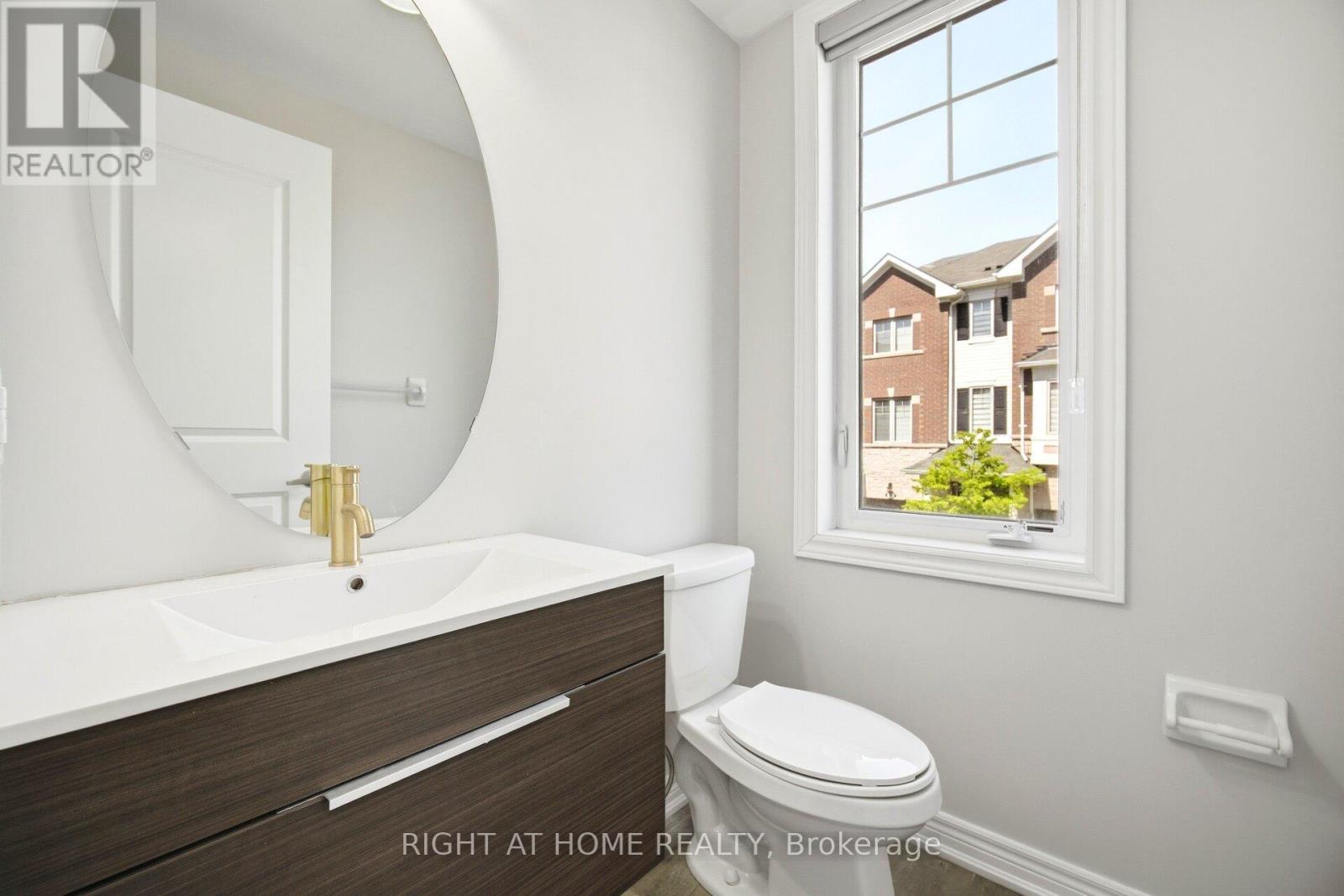 8 Rapids Lane, Hamilton, ON - Indoor Photo Showing Bathroom