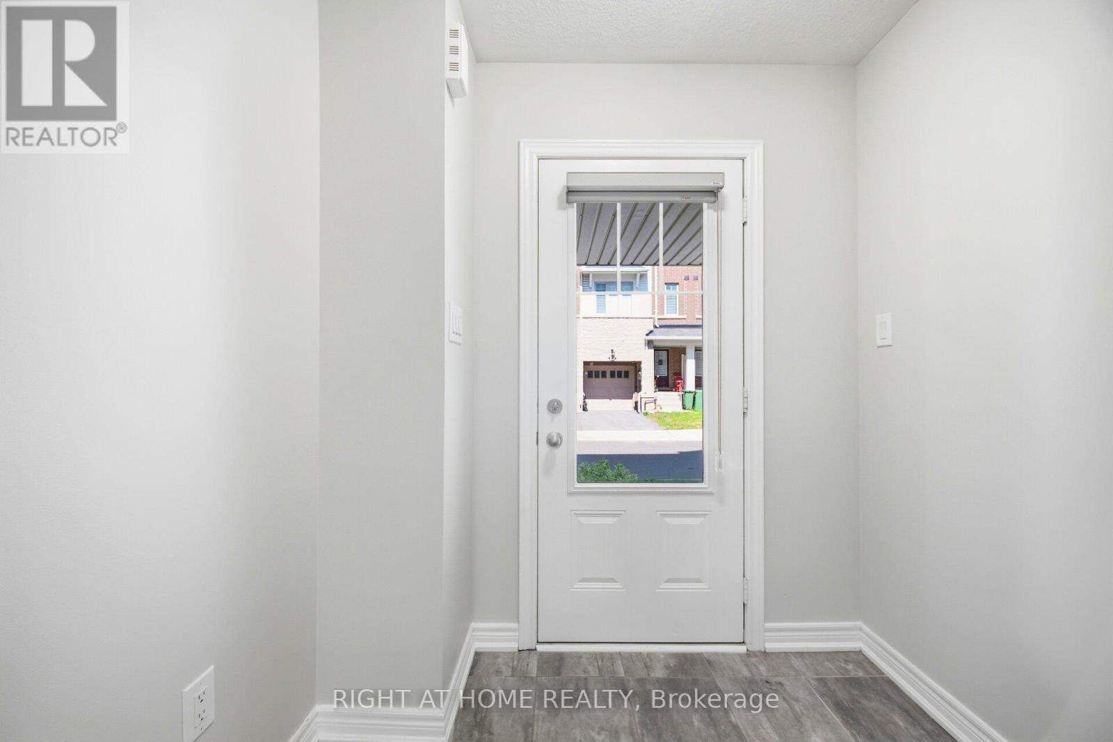 8 Rapids Lane, Hamilton, ON - Indoor Photo Showing Other Room