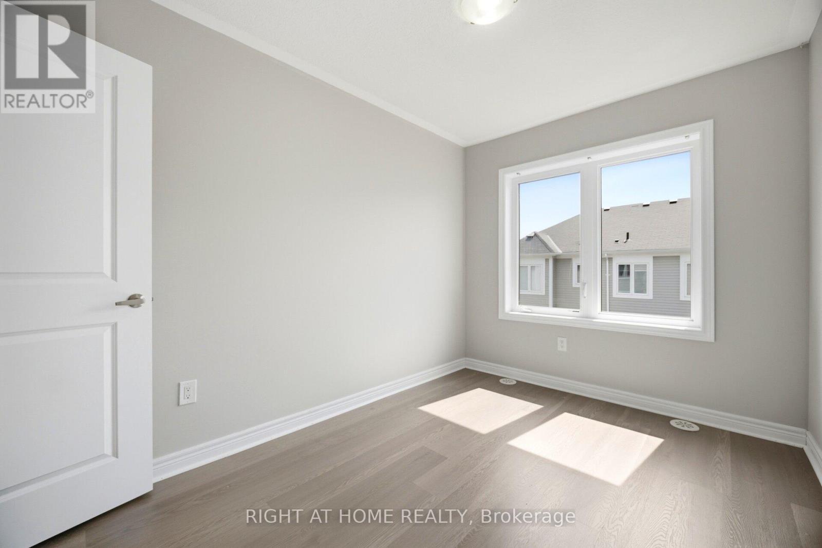 8 Rapids Lane, Hamilton, ON - Indoor Photo Showing Other Room