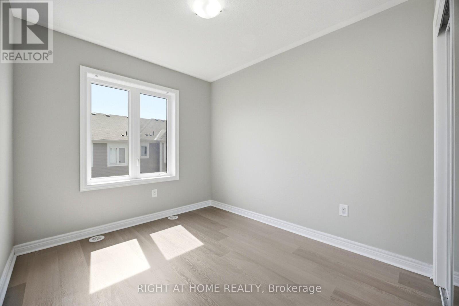 8 Rapids Lane, Hamilton, ON - Indoor Photo Showing Other Room