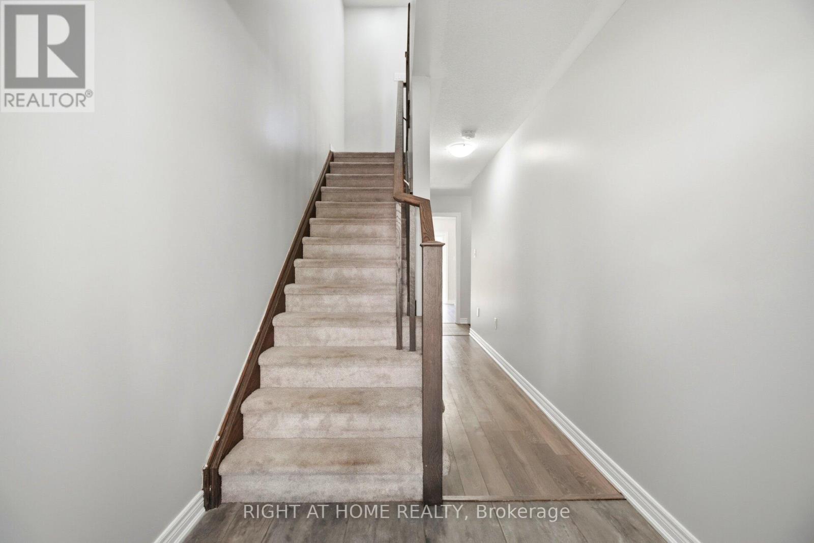 8 Rapids Lane, Hamilton, ON - Indoor Photo Showing Other Room
