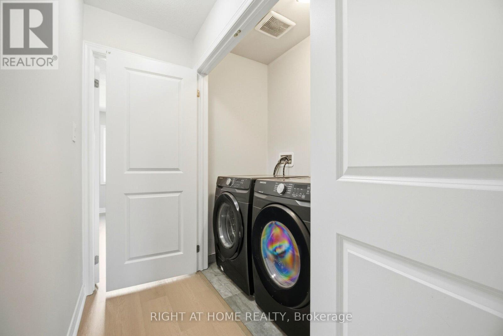 8 Rapids Lane, Hamilton, ON - Indoor Photo Showing Laundry Room