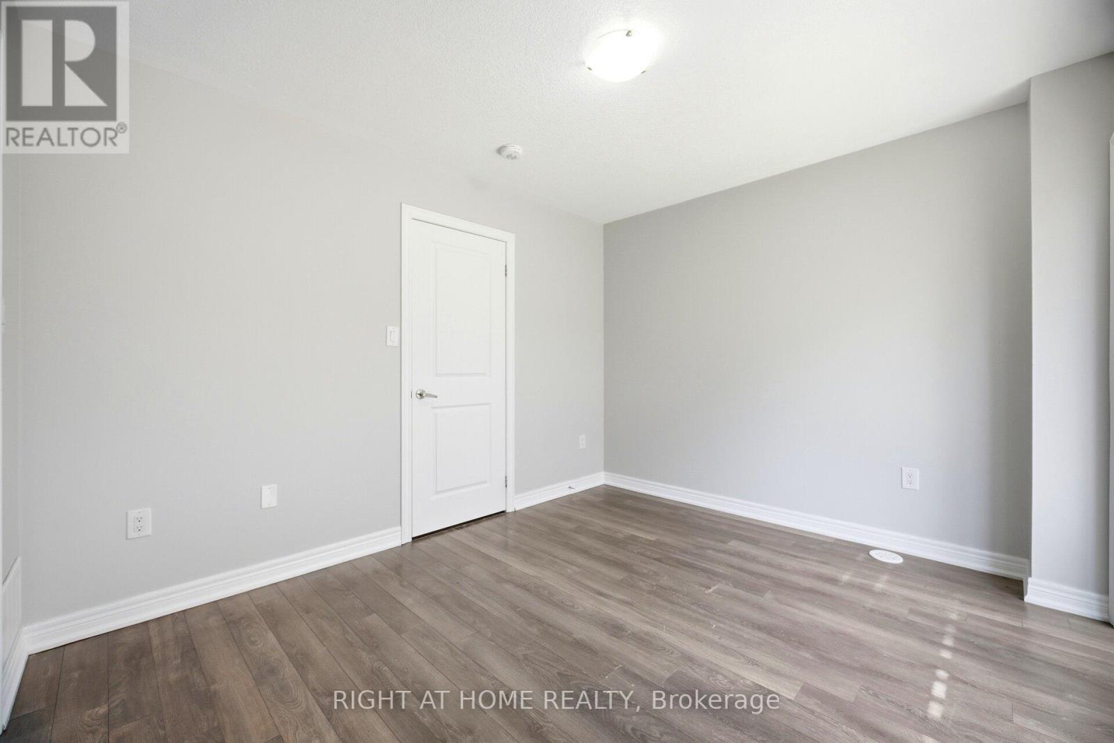 8 Rapids Lane, Hamilton, ON - Indoor Photo Showing Other Room