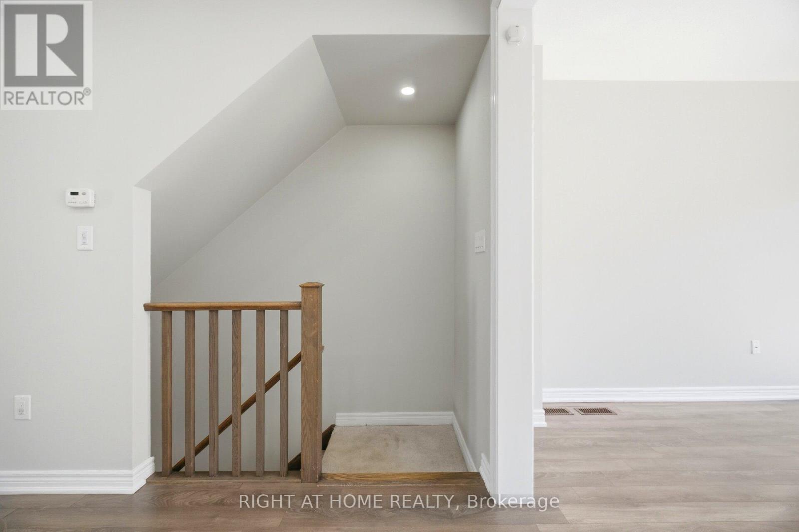 8 Rapids Lane, Hamilton, ON - Indoor Photo Showing Other Room