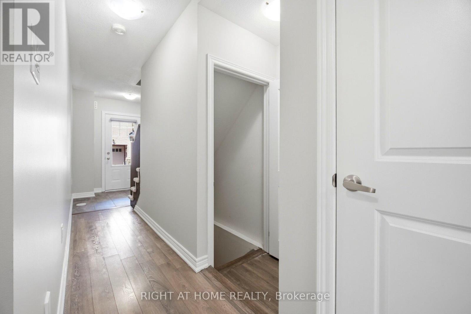8 Rapids Lane, Hamilton, ON - Indoor Photo Showing Other Room