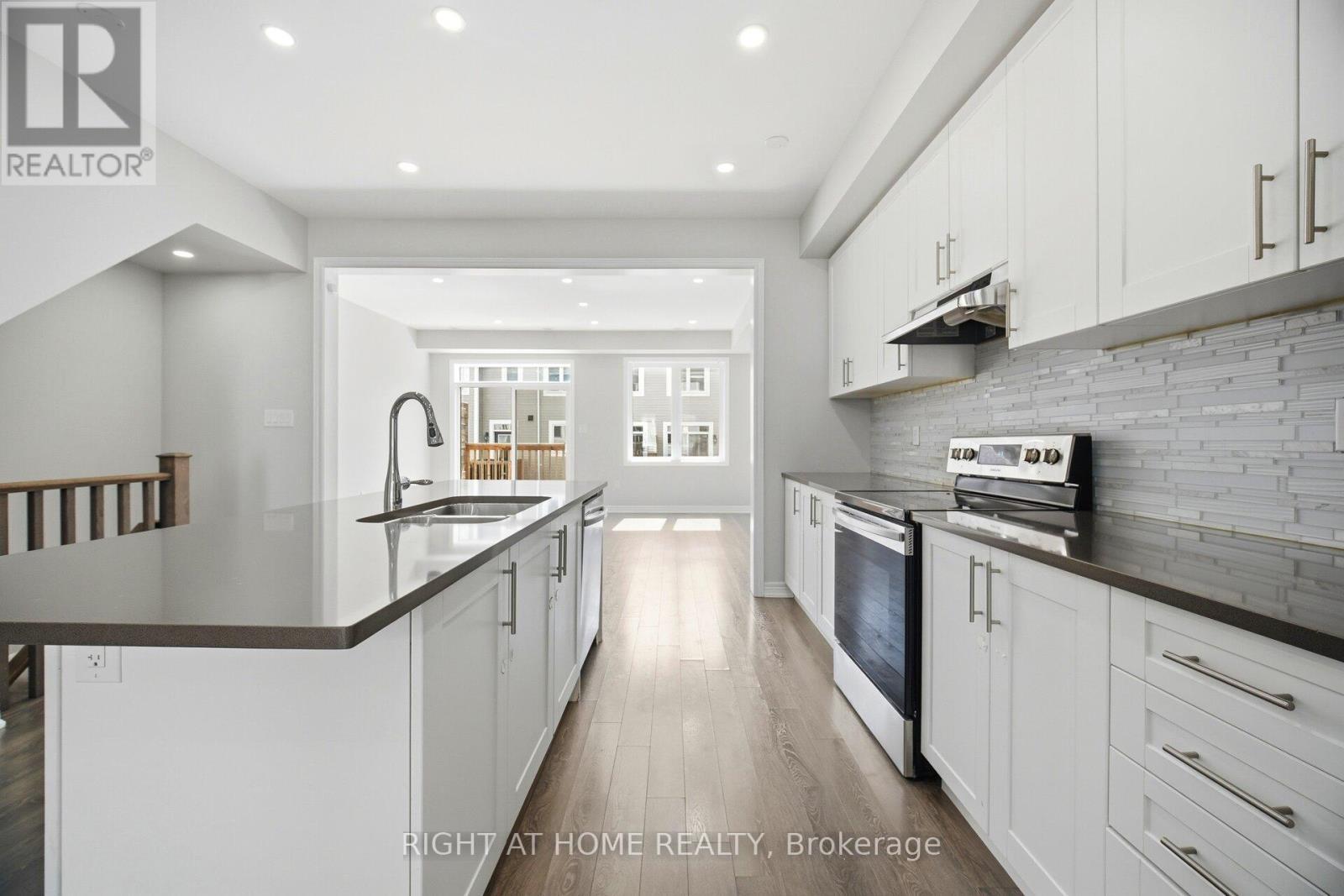 8 Rapids Lane, Hamilton, ON - Indoor Photo Showing Kitchen With Double Sink With Upgraded Kitchen