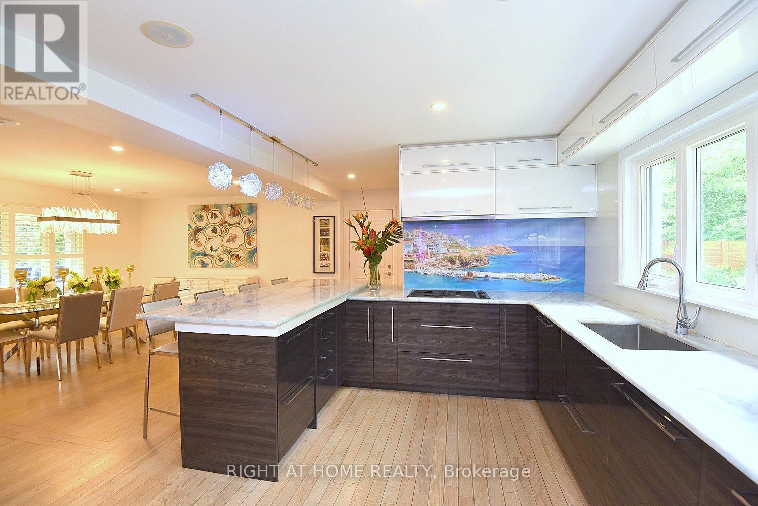4299 Lakeshore Road, Burlington, ON - Indoor Photo Showing Kitchen With Upgraded Kitchen