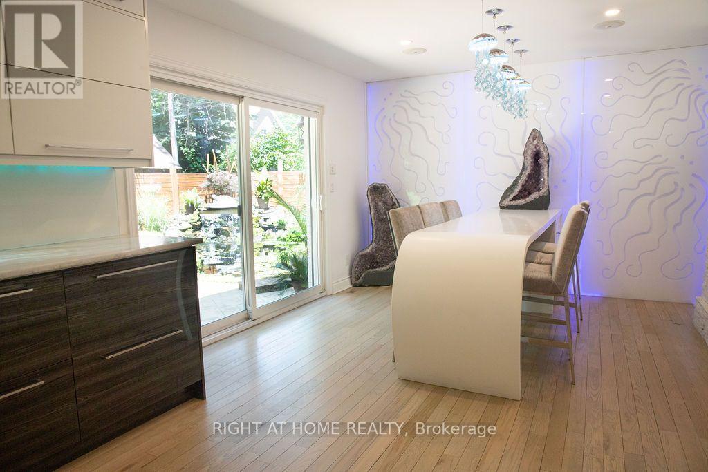 4299 Lakeshore Road, Burlington, ON - Indoor