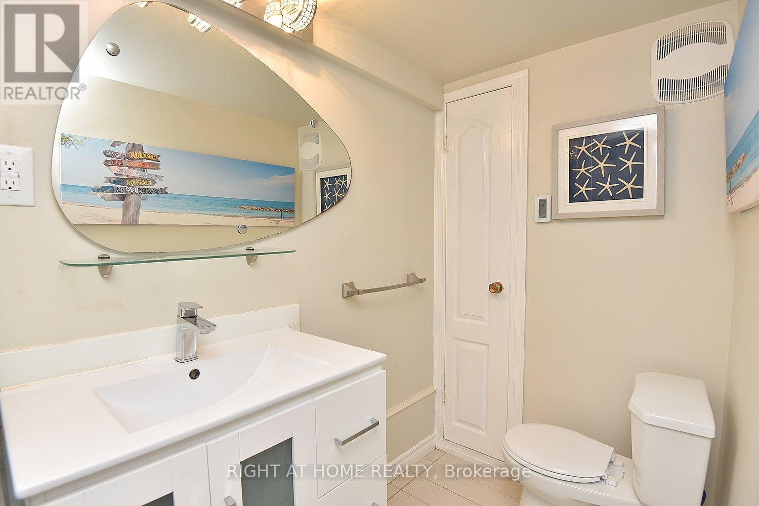 4299 Lakeshore Road, Burlington, ON - Indoor Photo Showing Bathroom