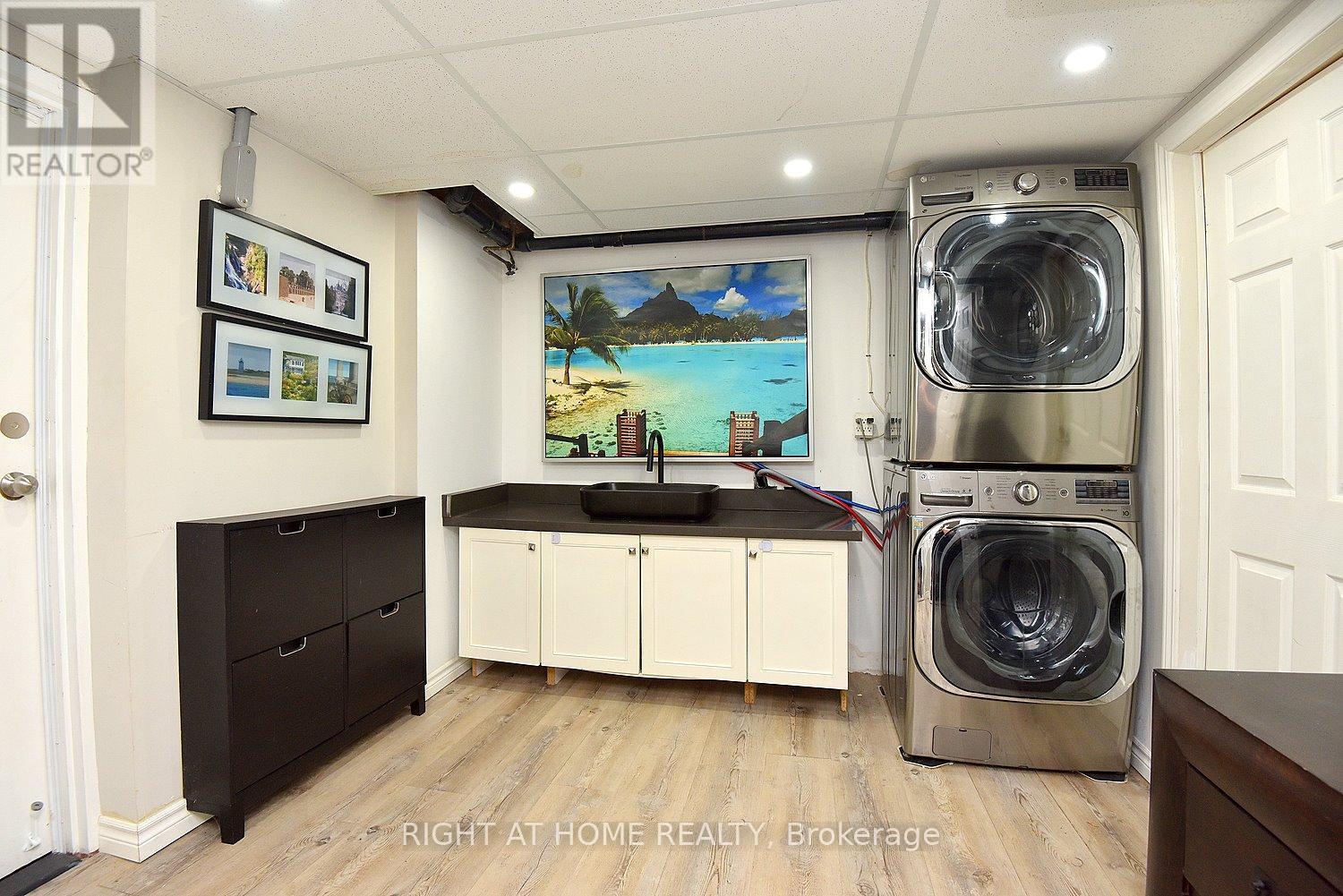 4299 Lakeshore Road, Burlington, ON - Indoor Photo Showing Laundry Room