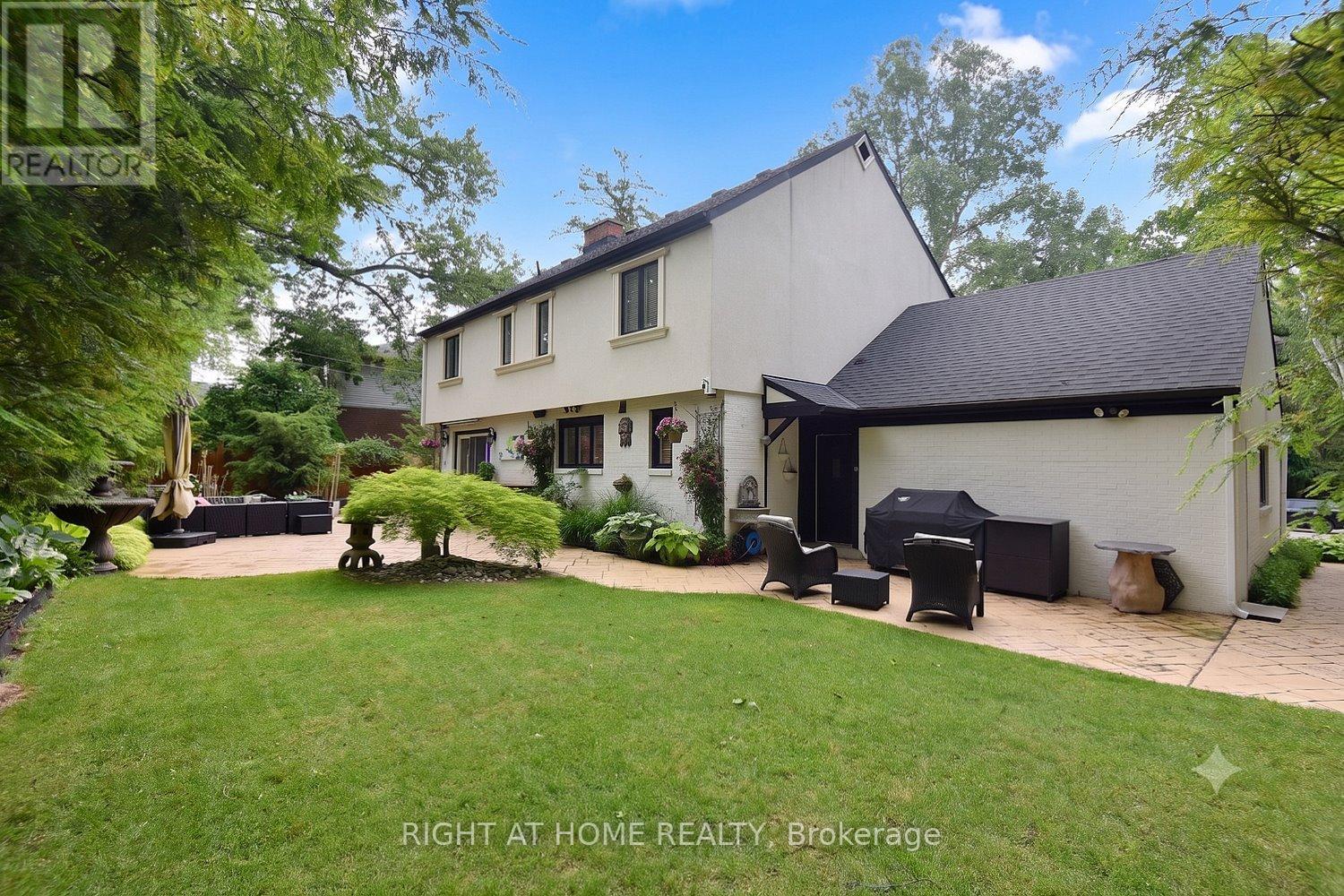 4299 Lakeshore Road, Burlington, ON - Outdoor